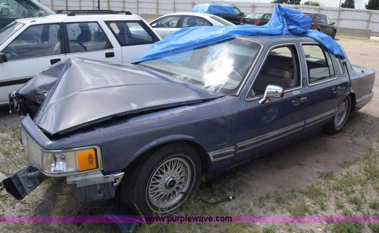 image for item K2962 1992 Lincoln Town Car Executive
