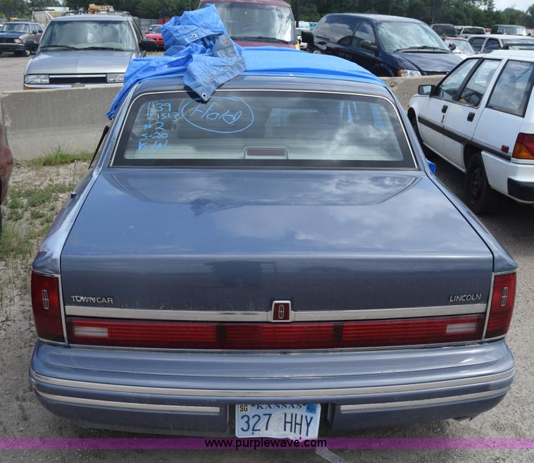 image for item K2962 1992 Lincoln Town Car Executive