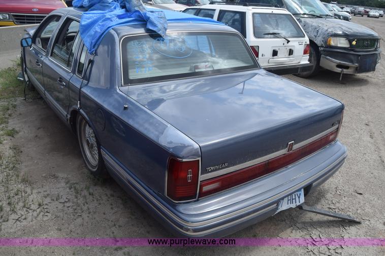 image for item K2962 1992 Lincoln Town Car Executive