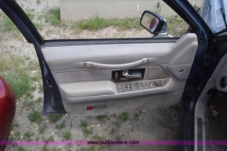 image for item K2962 1992 Lincoln Town Car Executive