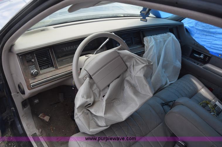 image for item K2962 1992 Lincoln Town Car Executive