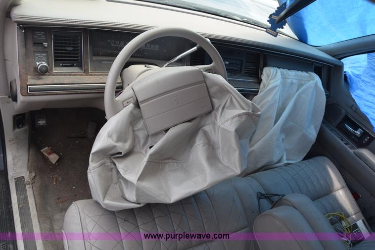 image for item K2962 1992 Lincoln Town Car Executive