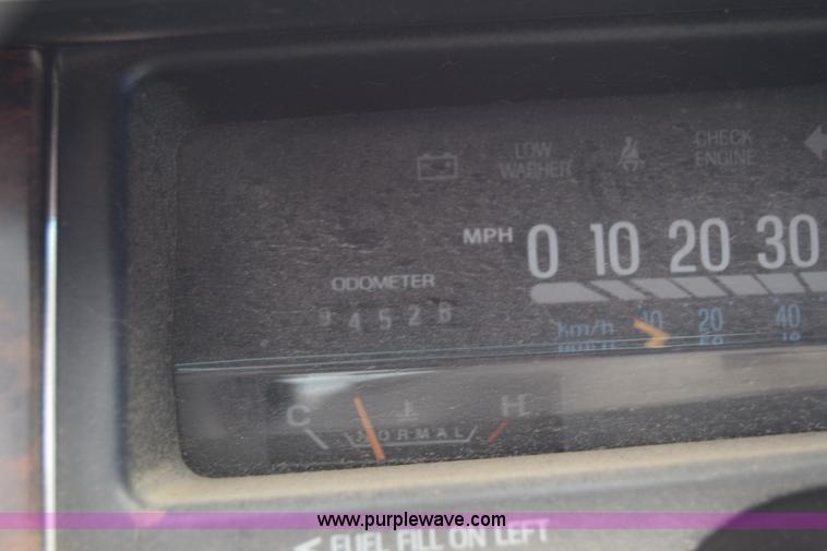 image for item K2962 1992 Lincoln Town Car Executive