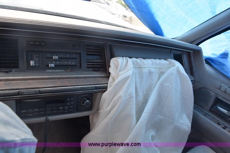 image for item K2962 1992 Lincoln Town Car Executive