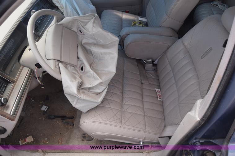 image for item K2962 1992 Lincoln Town Car Executive