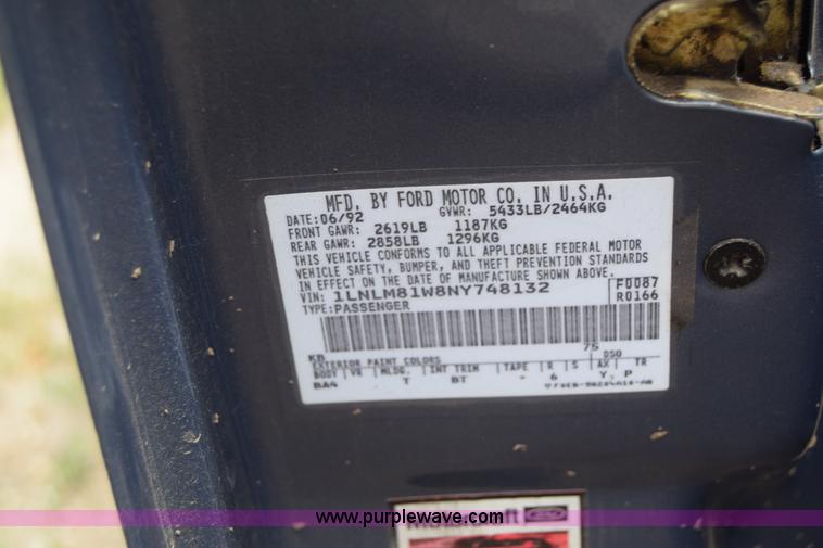 image for item K2962 1992 Lincoln Town Car Executive