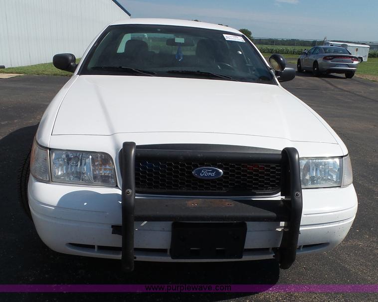image for item J4013 2009 Ford Crown Victoria Police Interceptor