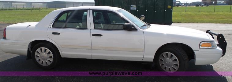 image for item J4013 2009 Ford Crown Victoria Police Interceptor