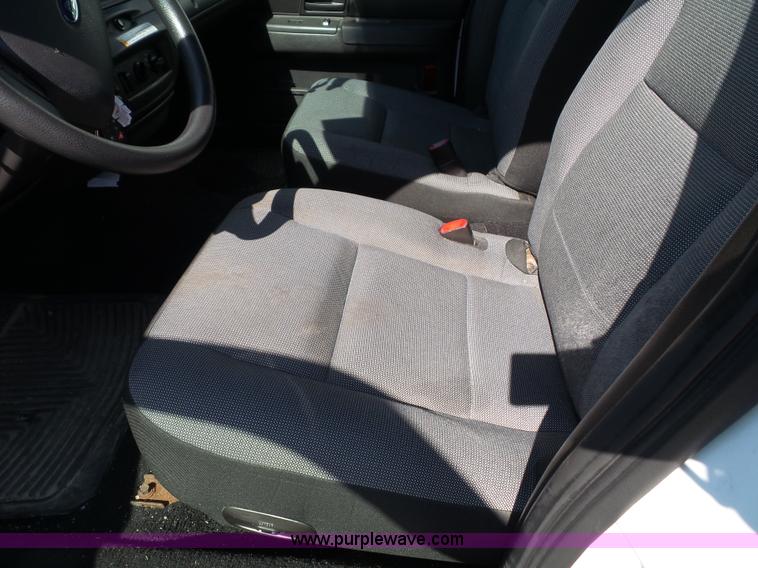 image for item J4013 2009 Ford Crown Victoria Police Interceptor