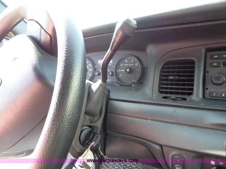 image for item J4013 2009 Ford Crown Victoria Police Interceptor