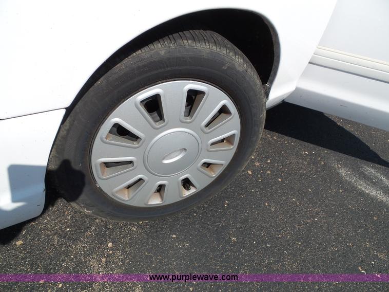 image for item J4013 2009 Ford Crown Victoria Police Interceptor