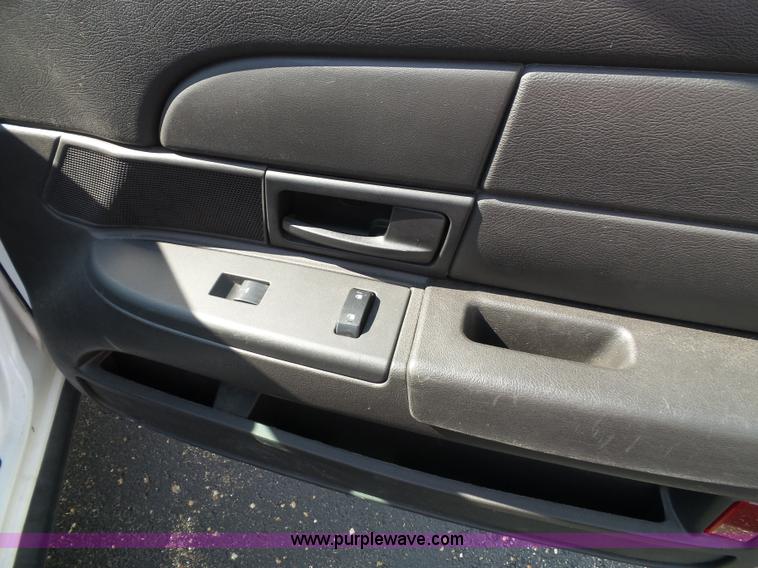 image for item J4013 2009 Ford Crown Victoria Police Interceptor