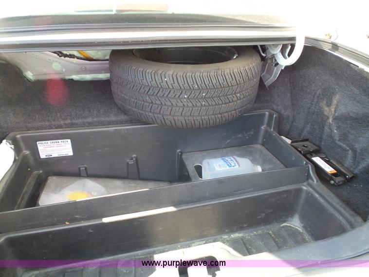 image for item J4013 2009 Ford Crown Victoria Police Interceptor