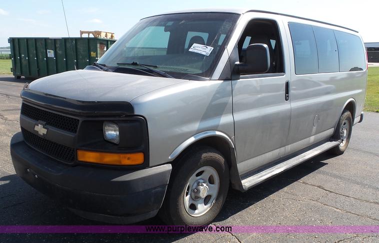 image for item J4020 2003 Chevrolet Express 1500 van