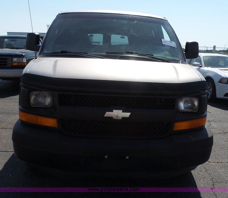 image for item J4020 2003 Chevrolet Express 1500 van