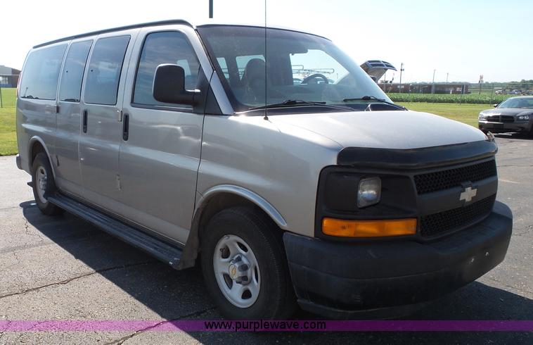 image for item J4020 2003 Chevrolet Express 1500 van