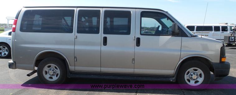 image for item J4020 2003 Chevrolet Express 1500 van