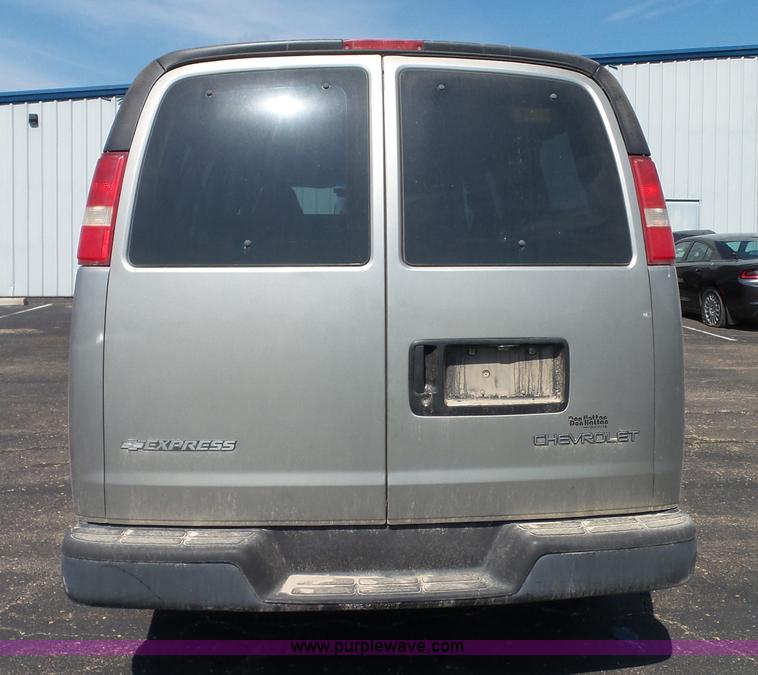 image for item J4020 2003 Chevrolet Express 1500 van