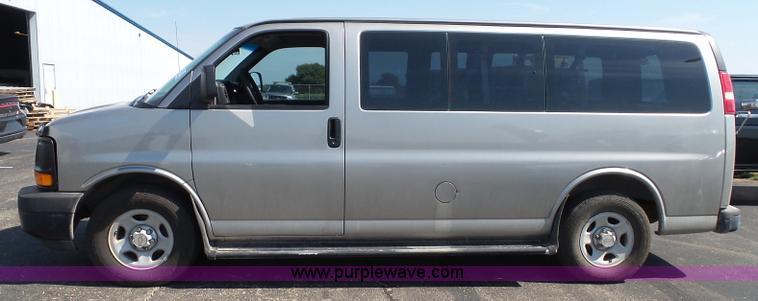 image for item J4020 2003 Chevrolet Express 1500 van