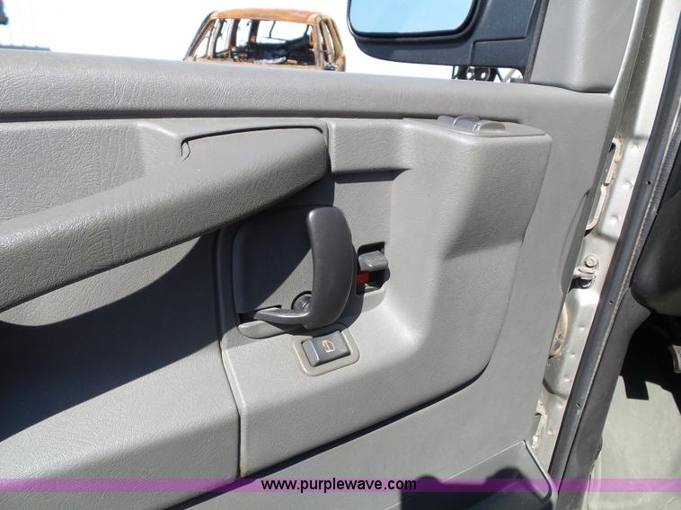 image for item J4020 2003 Chevrolet Express 1500 van