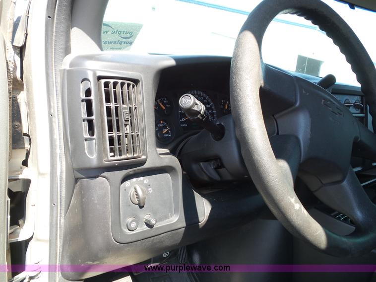 image for item J4020 2003 Chevrolet Express 1500 van