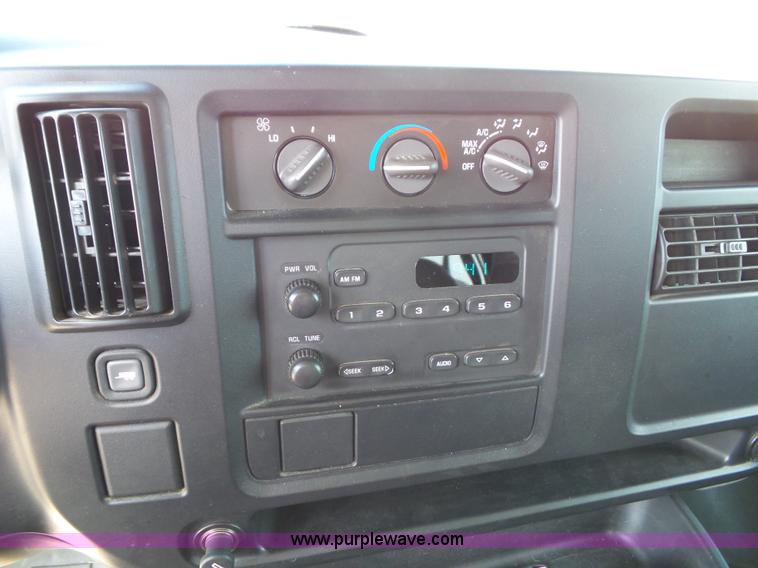 image for item J4020 2003 Chevrolet Express 1500 van