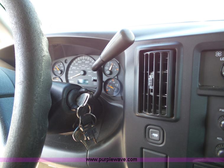 image for item J4020 2003 Chevrolet Express 1500 van
