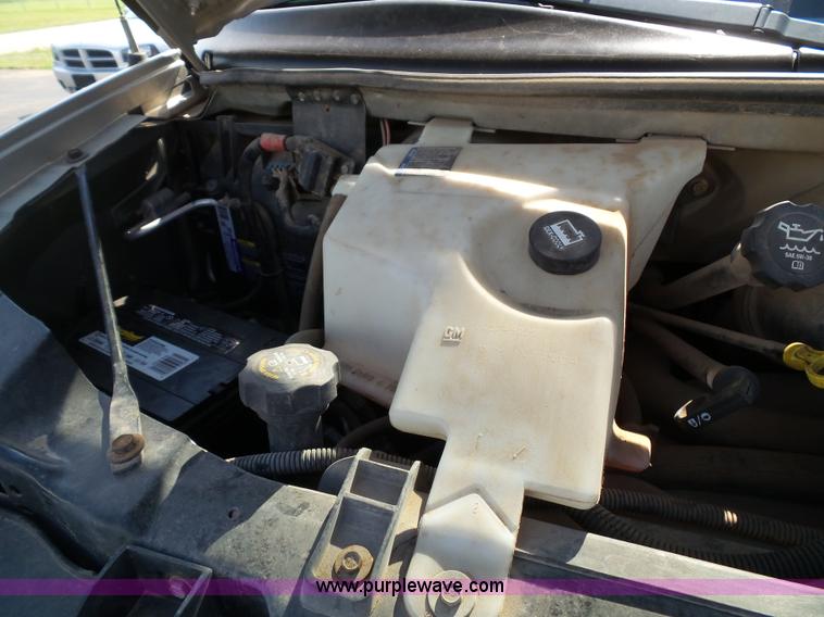 image for item J4020 2003 Chevrolet Express 1500 van