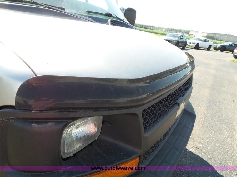 image for item J4020 2003 Chevrolet Express 1500 van