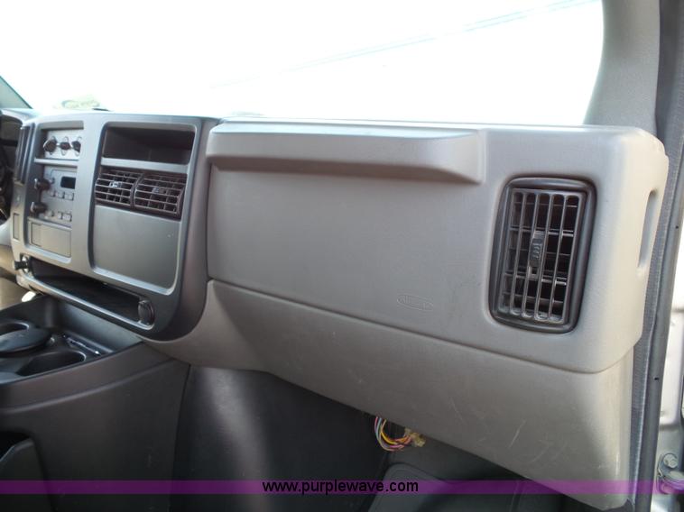 image for item J4020 2003 Chevrolet Express 1500 van