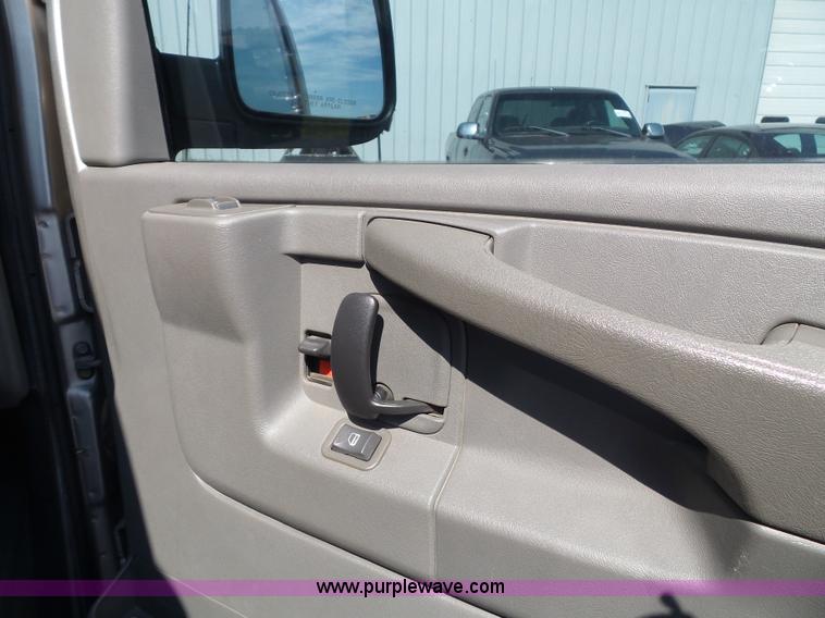 image for item J4020 2003 Chevrolet Express 1500 van