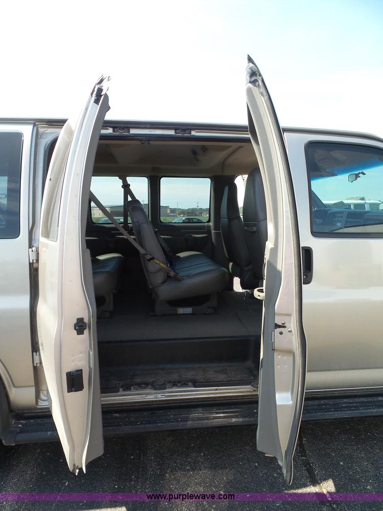 image for item J4020 2003 Chevrolet Express 1500 van