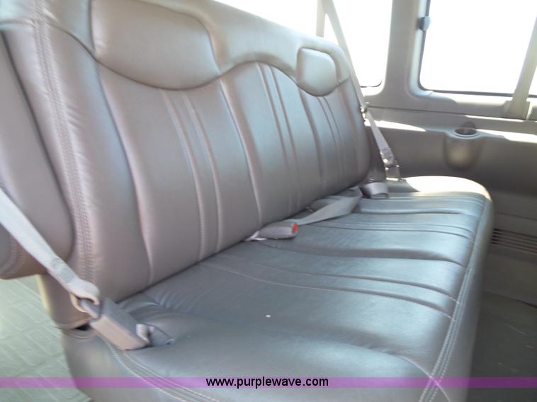 image for item J4020 2003 Chevrolet Express 1500 van