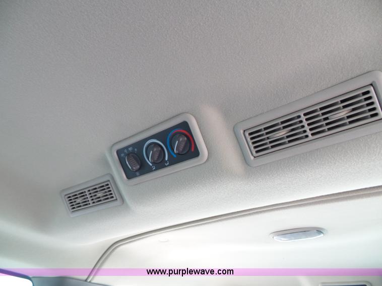 image for item J4020 2003 Chevrolet Express 1500 van