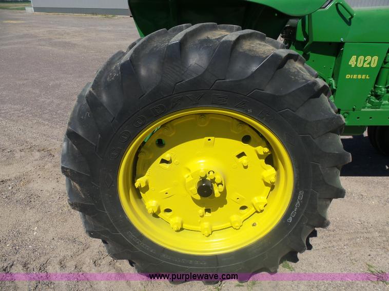 image for item AL9139 1969 John Deere 4020 tractor