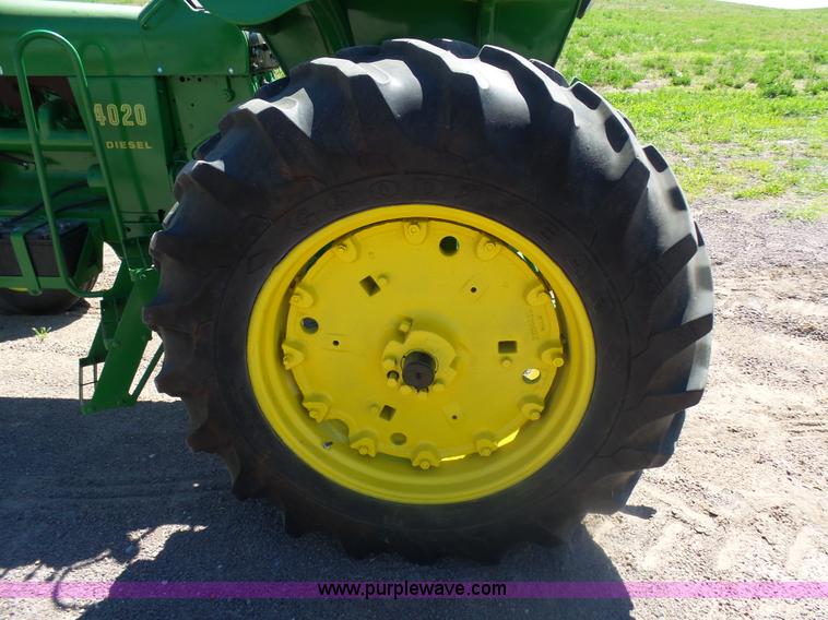 image for item AL9139 1969 John Deere 4020 tractor