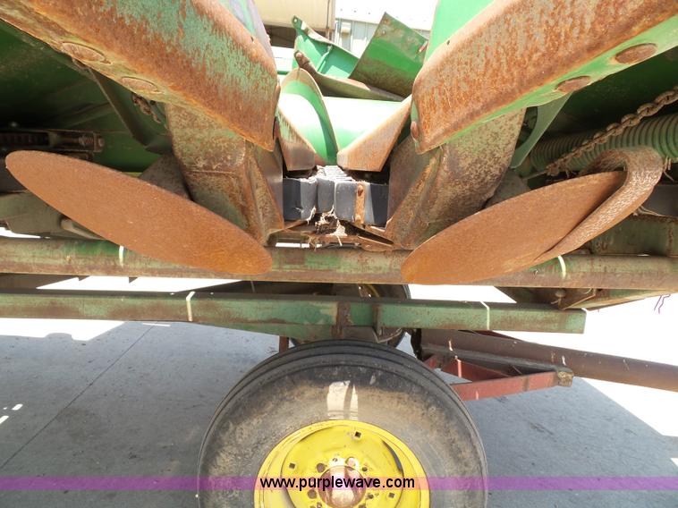 image for item BG9300 John Deere 854A row crop head