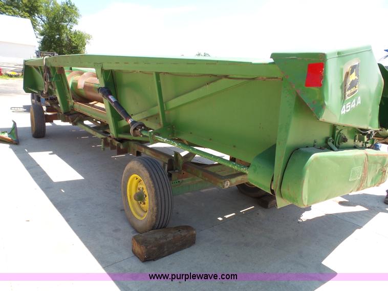 image for item BG9300 John Deere 854A row crop head