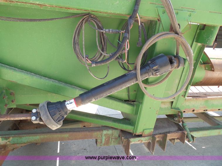 image for item BG9300 John Deere 854A row crop head