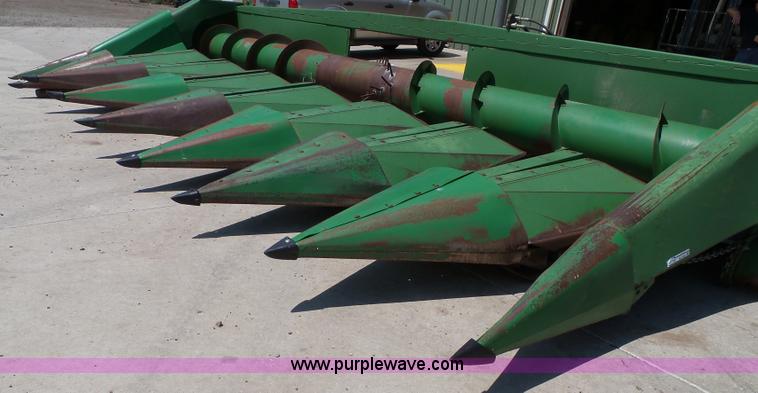 image for item BG9300 John Deere 854A row crop head