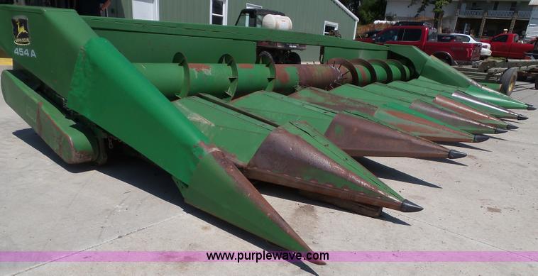image for item BG9300 John Deere 854A row crop head