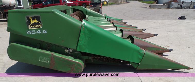 image for item BG9300 John Deere 854A row crop head