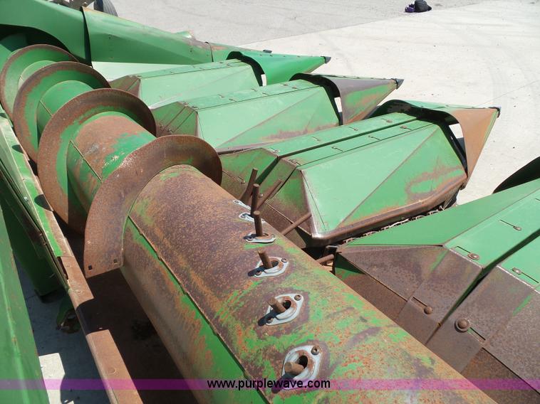 image for item BG9300 John Deere 854A row crop head