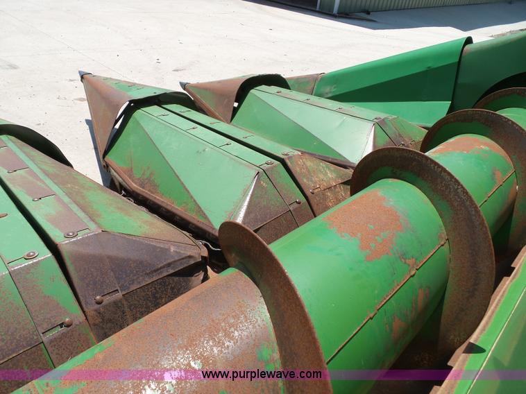 image for item BG9300 John Deere 854A row crop head