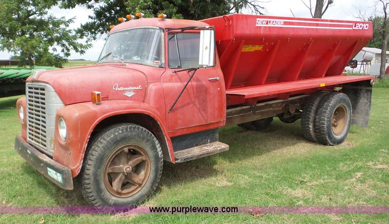 image for item BZ9613 1971 International Loadstar 1600 applicator truck