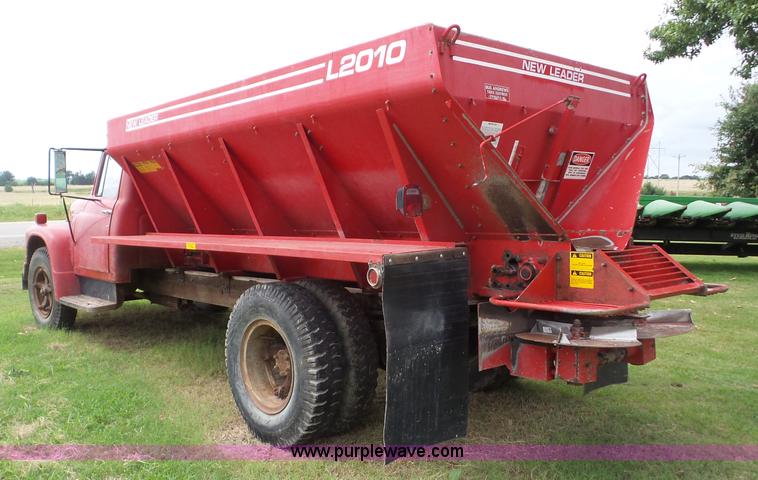 image for item BZ9613 1971 International Loadstar 1600 applicator truck