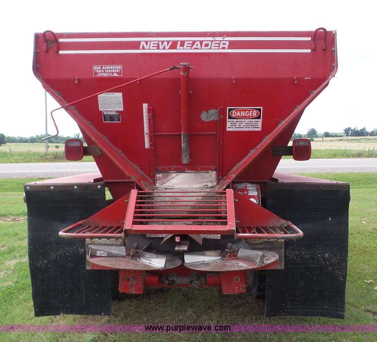 image for item BZ9613 1971 International Loadstar 1600 applicator truck