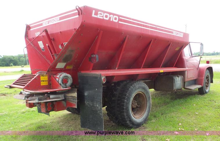 image for item BZ9613 1971 International Loadstar 1600 applicator truck