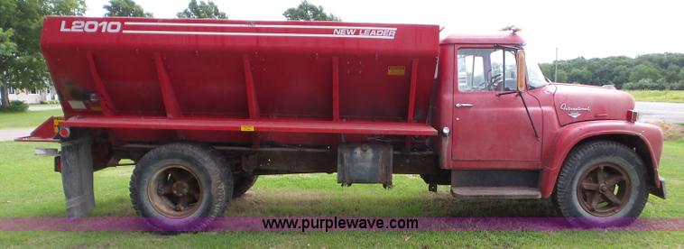 image for item BZ9613 1971 International Loadstar 1600 applicator truck