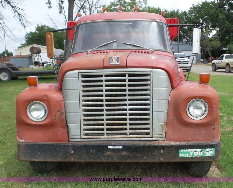 image for item BZ9613 1971 International Loadstar 1600 applicator truck